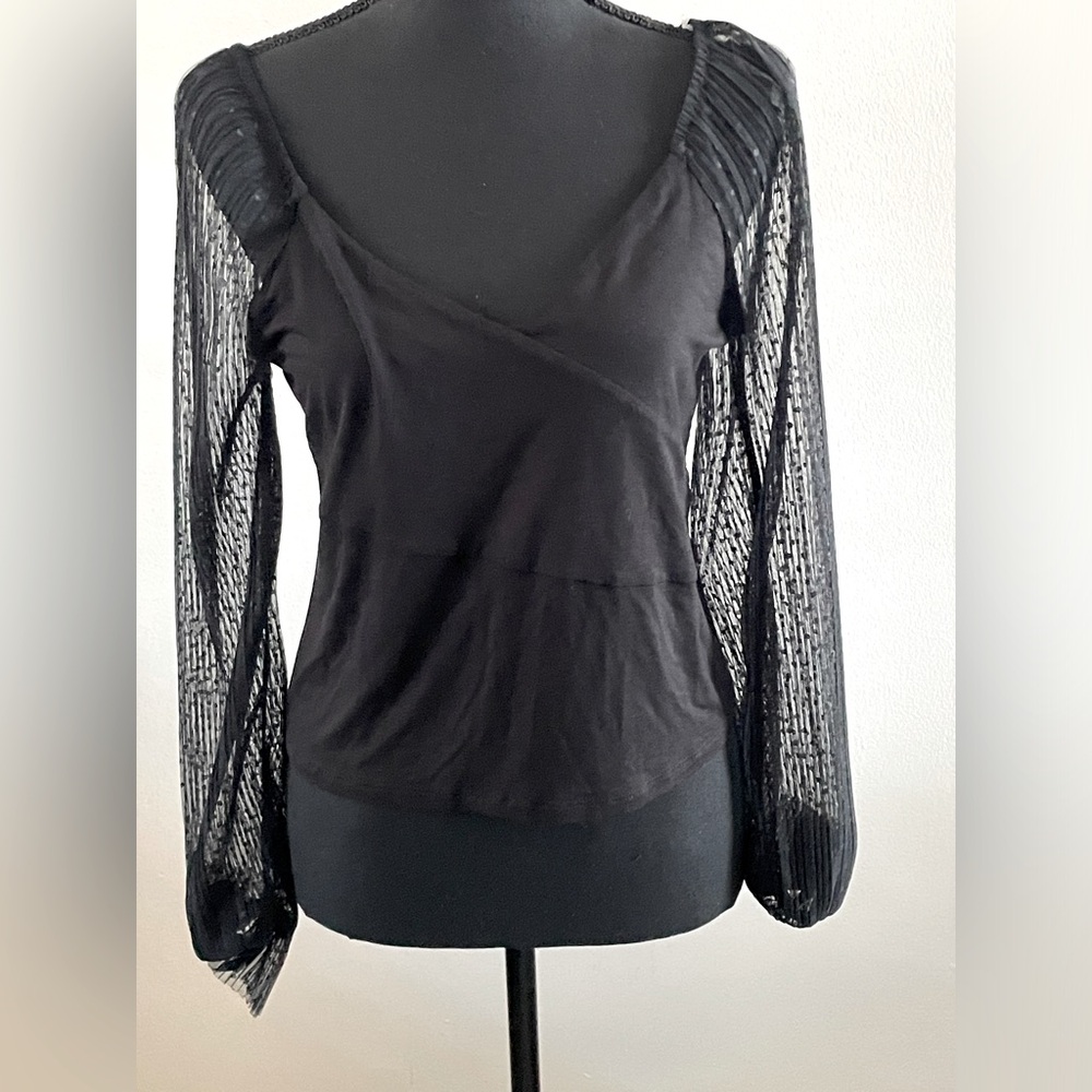 Cute Black Top, never worn 🫤